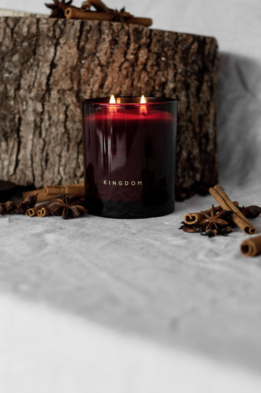 KINGDOM  VETIVER & IVY - LUXURY SOY CANDLE